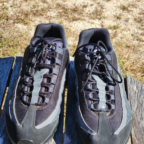 nike air max 95 retro logo black grey volt